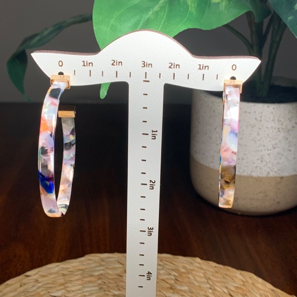 Beautiful pair of Multi-Colored Resin Hoop earrings. - Picture 8 of 9